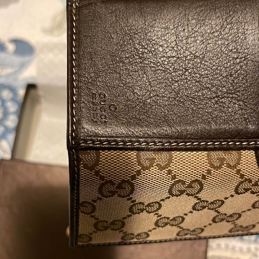 Gucci wallet.  100 auténtic. In very good conditions with cards and box